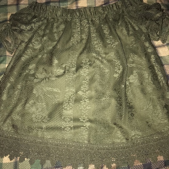 Off the shoulder lace tank - Picture 1 of 2